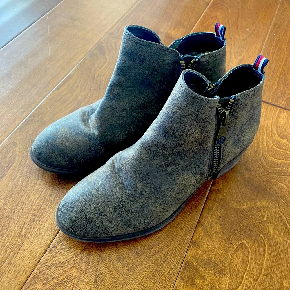 Like new- Tommy Hilfiger Short Girls Boots